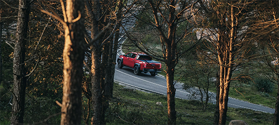 Toyota-Hilux-spotlight-1